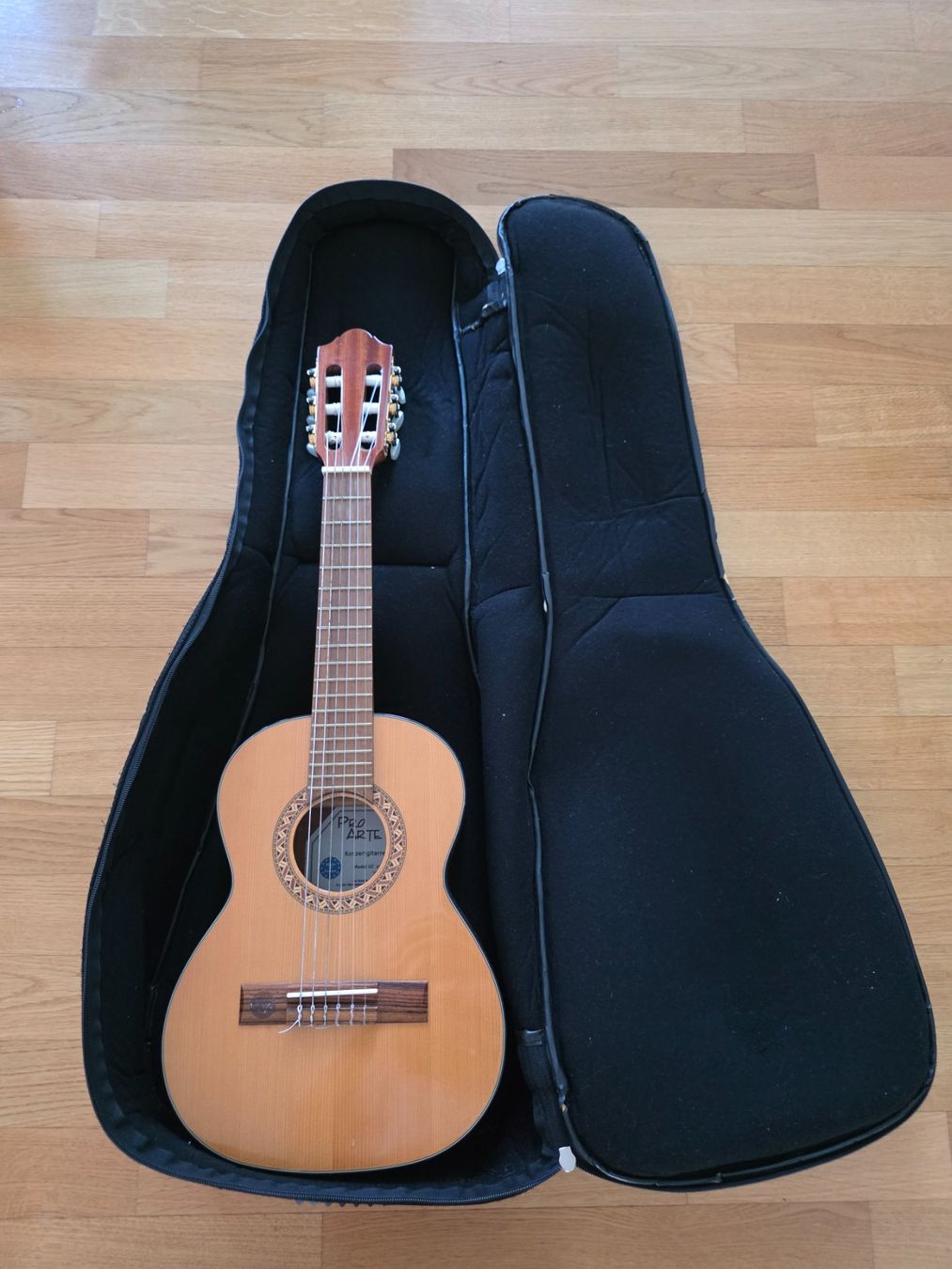 Strumenti musicali: Konzertgitarre – Usato da Zürich venduto da inkashupapa 1