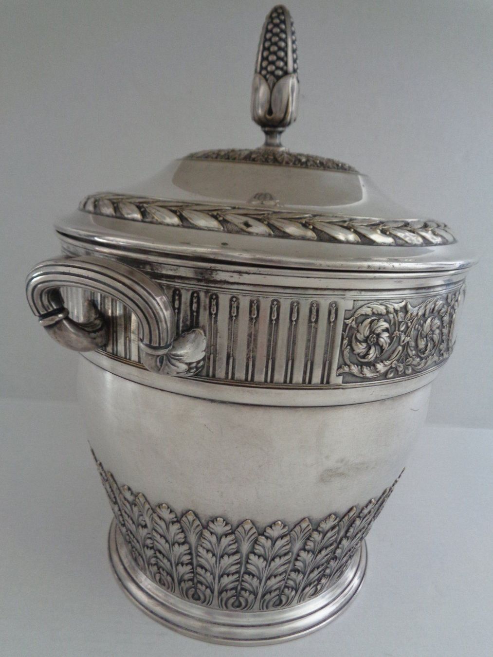Pentole: Versilbert Gefäss mit Relief Jugendstil – Usato da Chur venduto da omonia 1