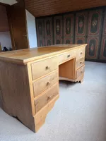 Massiver Schreibtisch aus Holz 160 cm gebraucht Zustand
