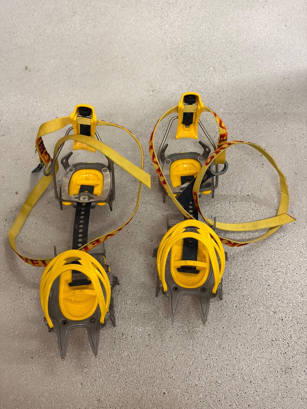 Grivel Altro in Alpinismo & Escursioni: Grivel Air Tech Steigeisen – Usato da Niederwangen BE venduto da nie_226v