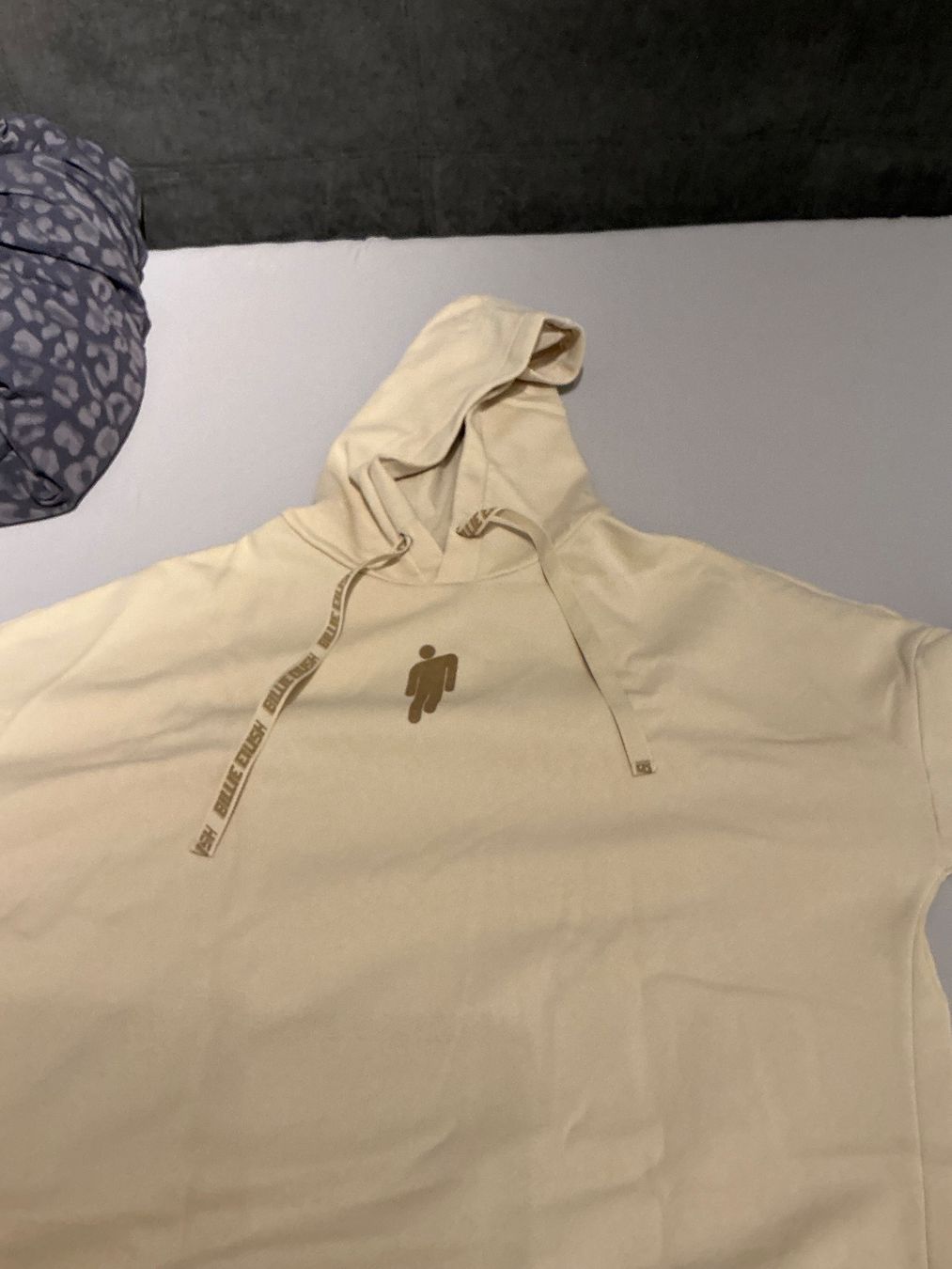 Completi & Tailleur: Billie Eilish Trainingsanzug beige Gr.S/M – Usato da Würenlos venduto da Starceve 1