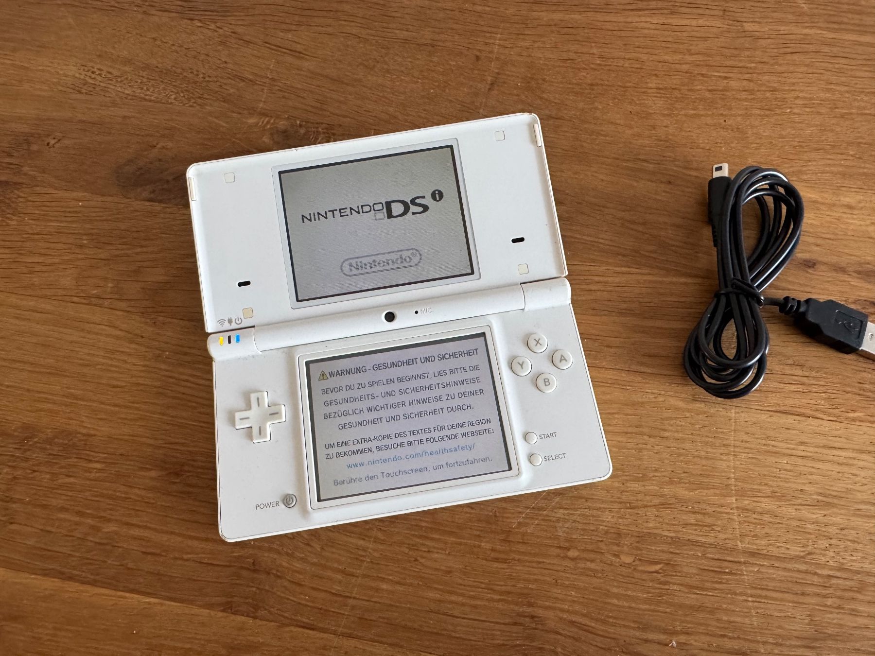 Nintendo Console: Nintendo DSi in weiss mit 1 Spiel – Usato da Frauenfeld venduto da lind11 1