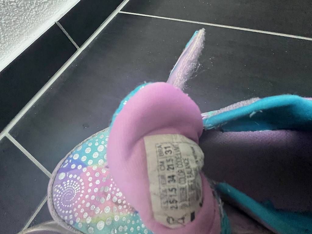 Schuhe für Mädchen: Mädchenschuhe Heart Lights, Grösse 34 – Gebraucht aus Steffisburg von Dolphin012 1