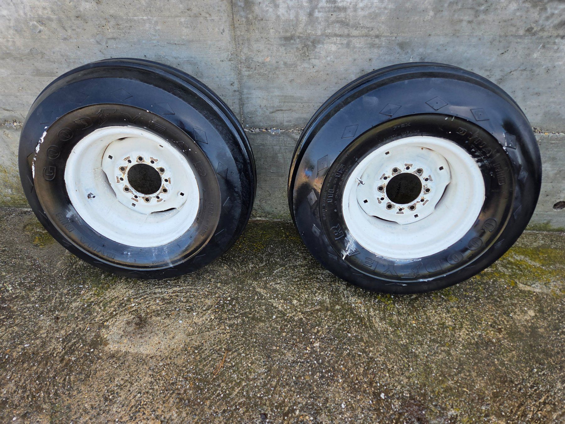 Goodyear Pneumatici & Ruote complete: Kompletträder  11L - 15 – Usato da Auswil venduto da Valtra01