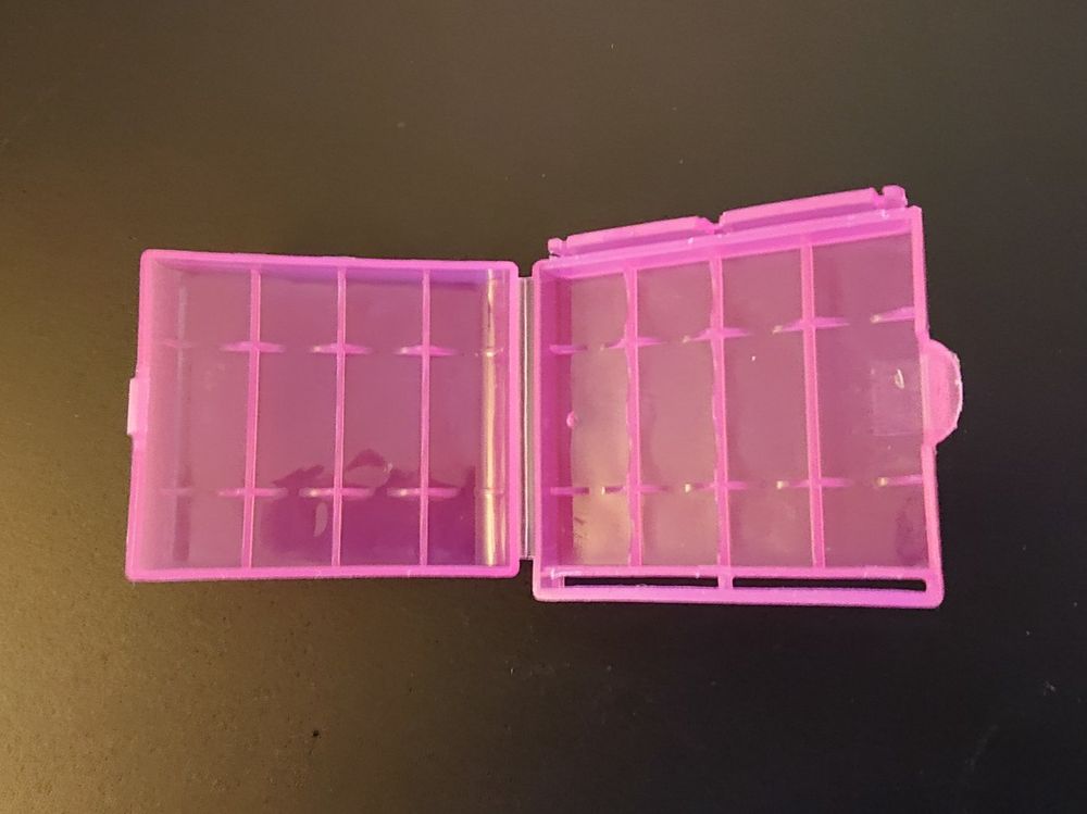 NEU - Schutzhülle Batterie Aufbewahrung Box für 4x AA - Pink