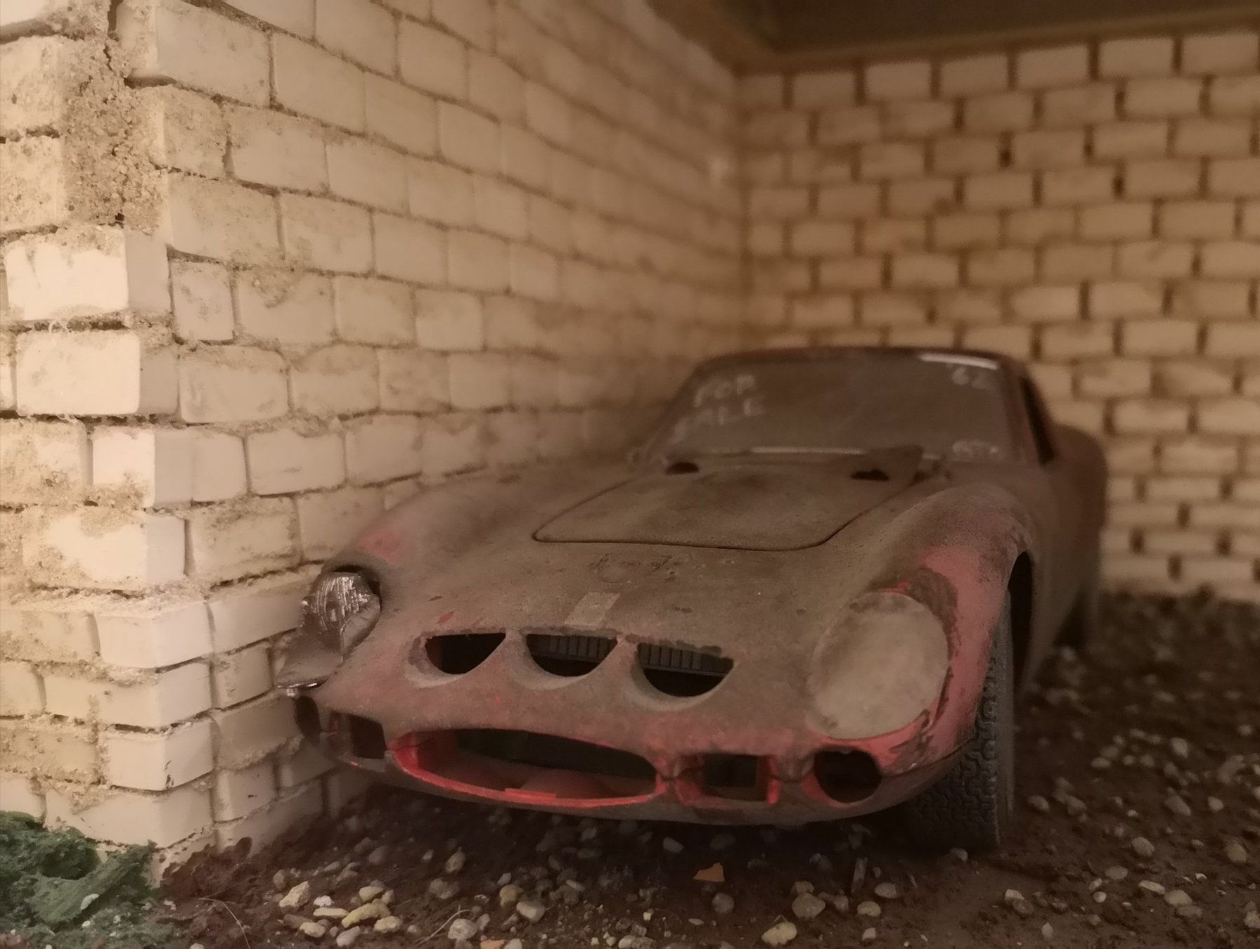 Bburago Modellbausätze & Standmodelle: 1:18 Ferrari 250 GTO Scheunenfund – Gebraucht aus Niederbipp von kevintifu20 2