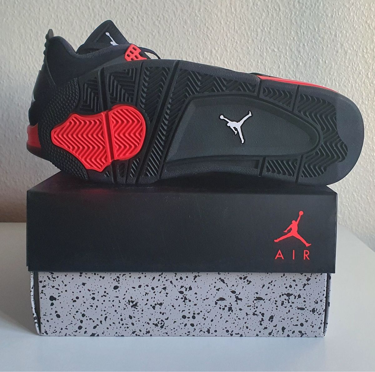 Herrenschuhe: Jordan 4 Thunder – Neu und originalverpackt aus Biel/Bienne von Akwawini 1