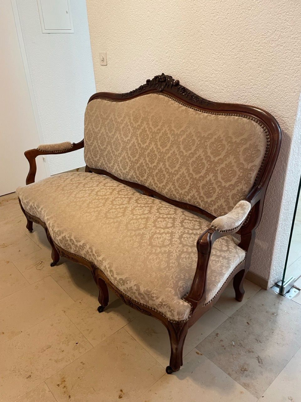 Divani: Sofa Louis XV Rokoko – Usato da Bern venduto da Ansouis
