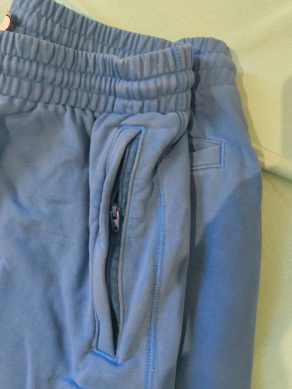 Adidas Hosen: Adidas Shorts (Grösse L) – Gebraucht aus Bern von TxZ 3