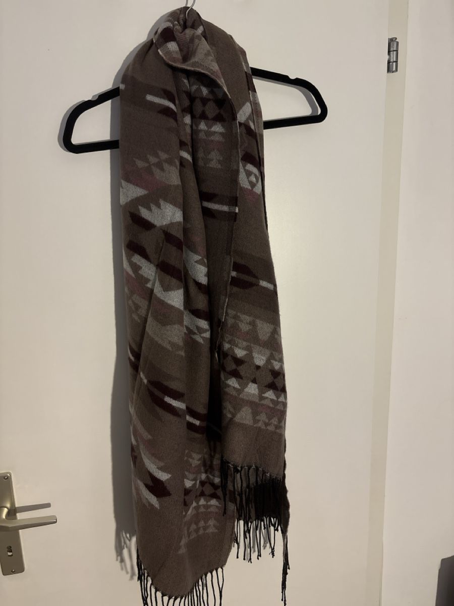 Foulards & écharpes: Review Schal Ikat Muster  – Neuf (Voir description) à Flims Dorf par chauy