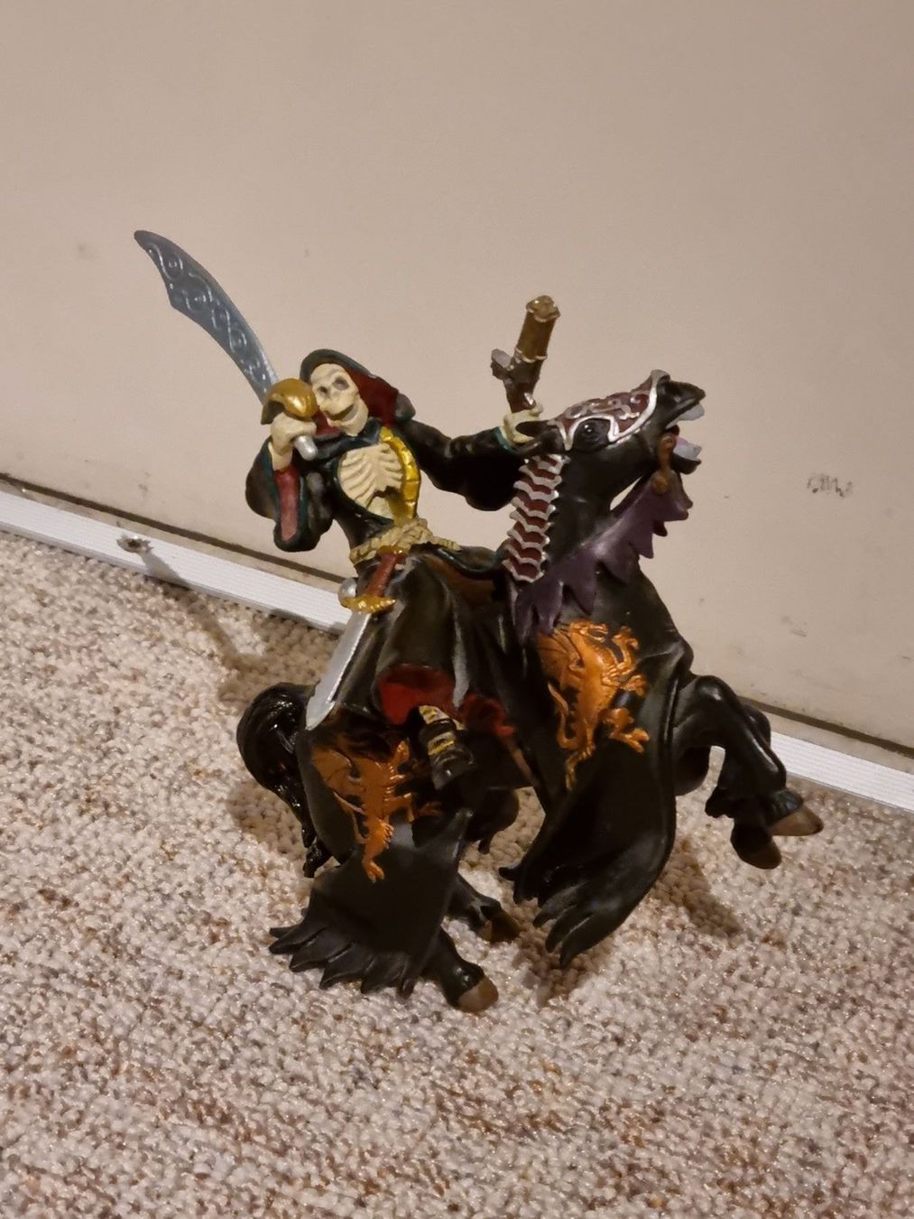 Statuette: Ritter des Todes, Figur mit Ross – Usato da Winterthur venduto da Belzarek
