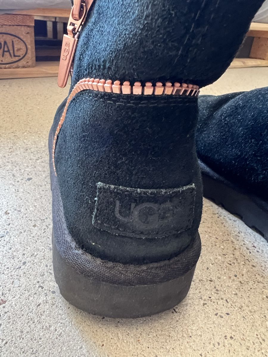 Ugg Scarpe da donna: Ugg Boots Gr. 38 Schwarz mit Reissverschluss – Usato da Basel venduto da lolixyz 1