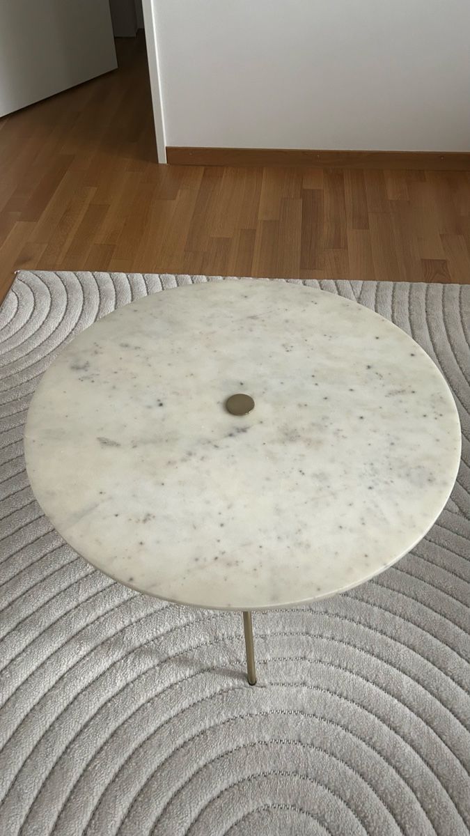 Tavoli: Elegant coffee table with gold legs – Usato da Zürich venduto da ani_x67k 2