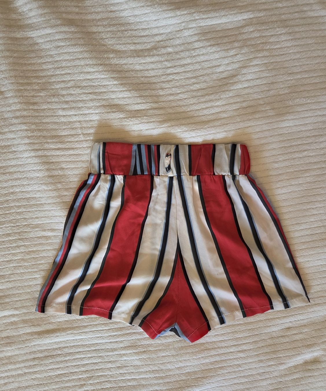 Hosen: short été  – Gebraucht aus Lausanne von hel_ll2g 1