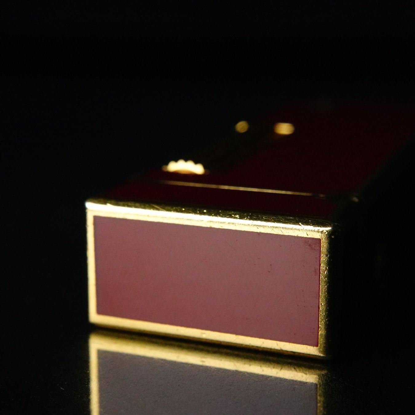 Dunhill Accendini: Dunhill - Lacquer Red Pattern Rollagas Lighter vergoldet – Usato da Bruettisellen venduto da Collector_Store 9