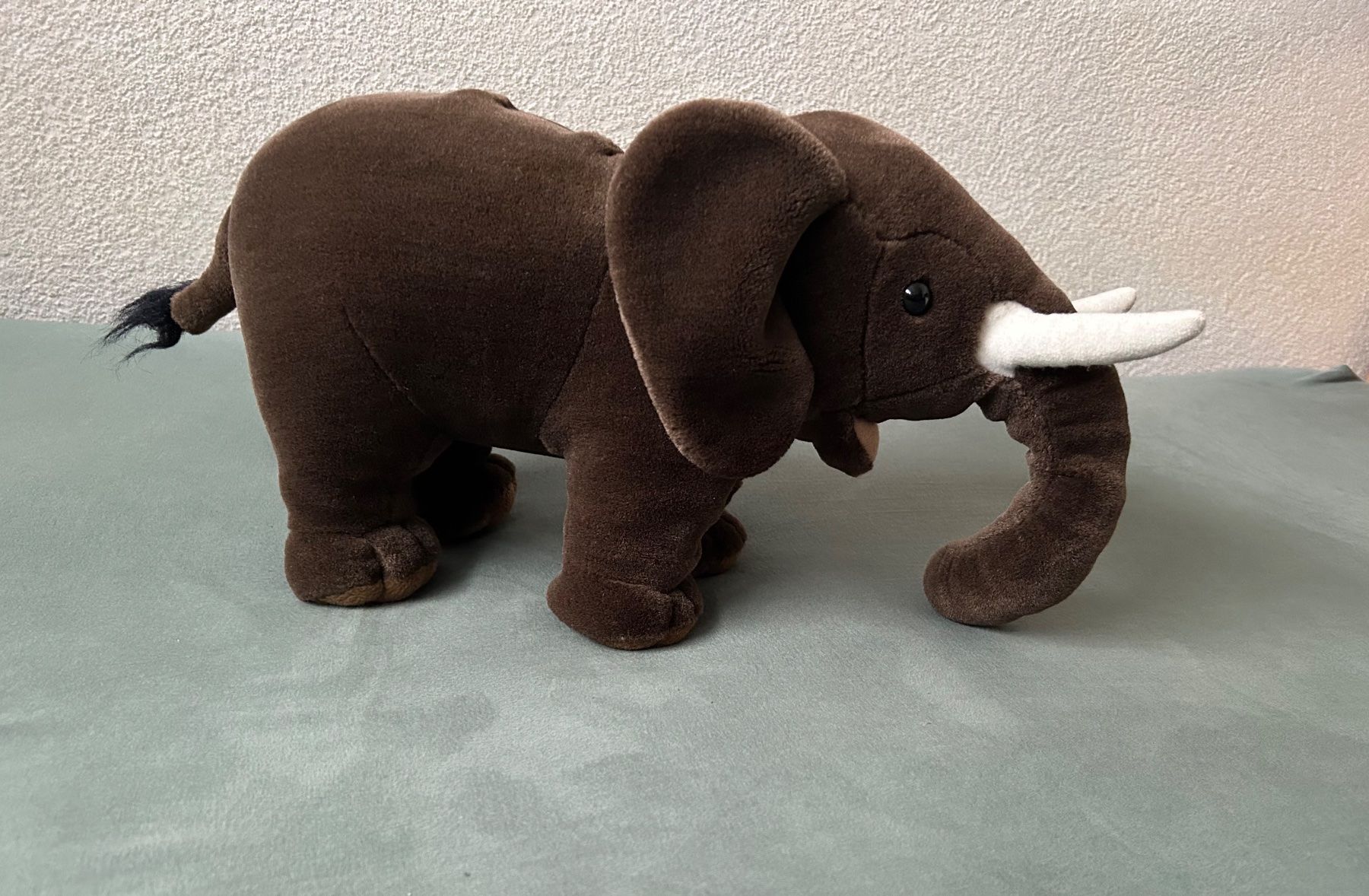 Spielzeuge: Plüschtier Elefant Grösse 45 x 25 cm – Gebraucht aus Ittigen von labrador35 1