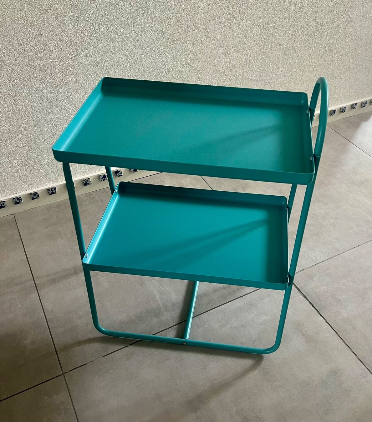 Ikea Tische: Table - Desserte à deux plateaux turquoise – Gebraucht aus Vevey von sec_vgj5