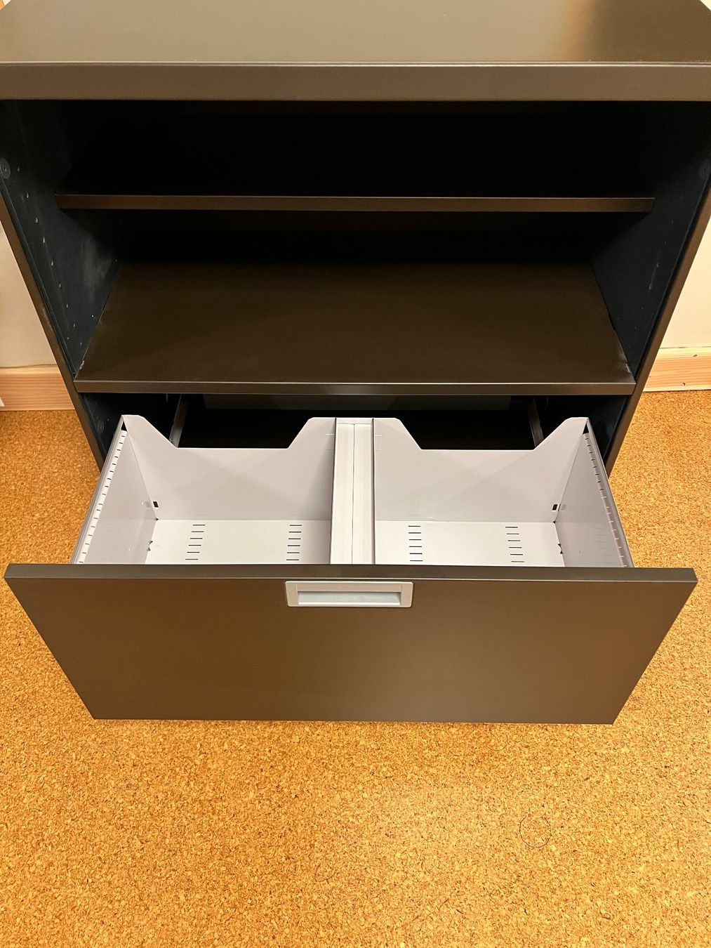 Lista Regale: Lista Office Sideboard mit Auslage – Gebraucht aus Baar von Berick 2