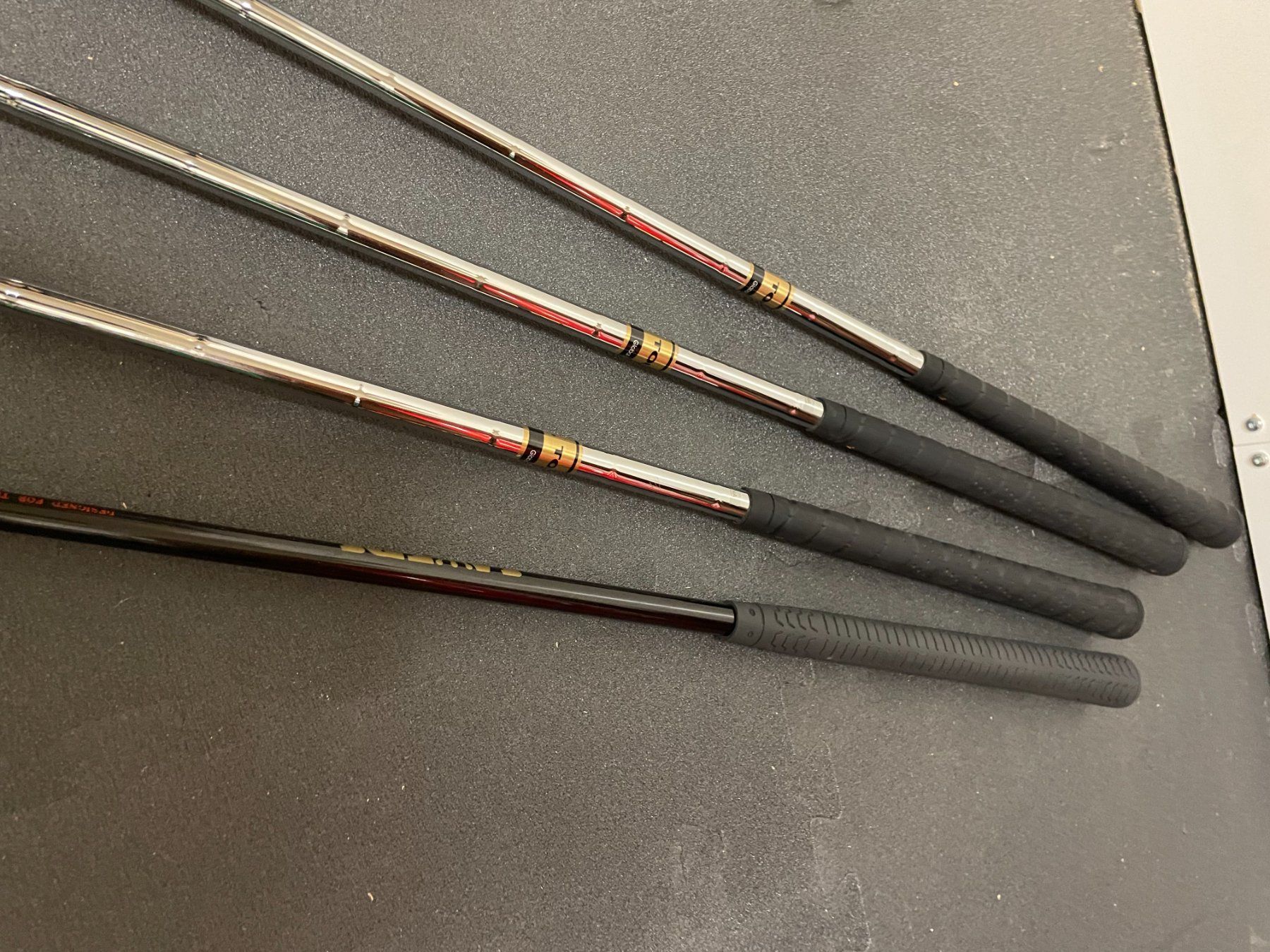 Schläger & Sets: 4 Golfschläger CROWN & TOUR – Gebraucht aus Wabern von carciofo 4