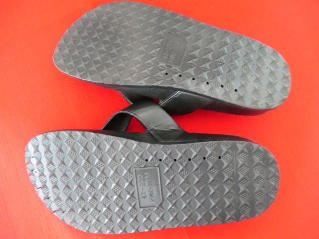 Scarpe da uomo: Flip-Flops Schwarz, sehr weiches Material – Usato da Ergisch venduto da Haemmerli59 3