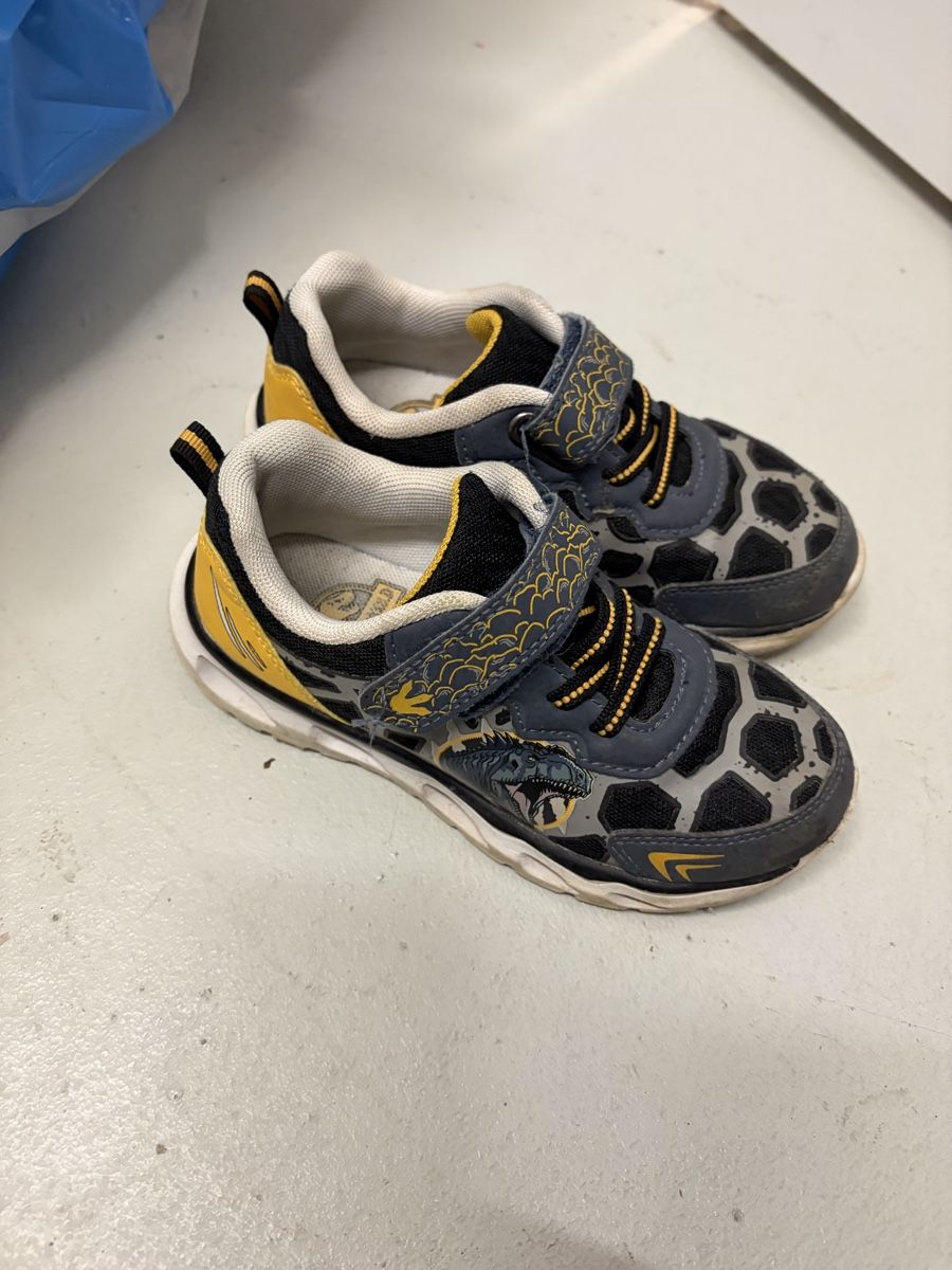 Chaussures garçon: Turnschuhe Klettverschluss – D'occasion à Röschenz par rah_8hkj 1