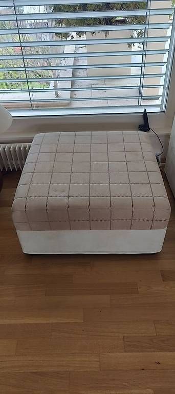 Divani: 2 canapés + pouf velours beige - comme neuf – Usato da Lausanne venduto da SellerStyle 4