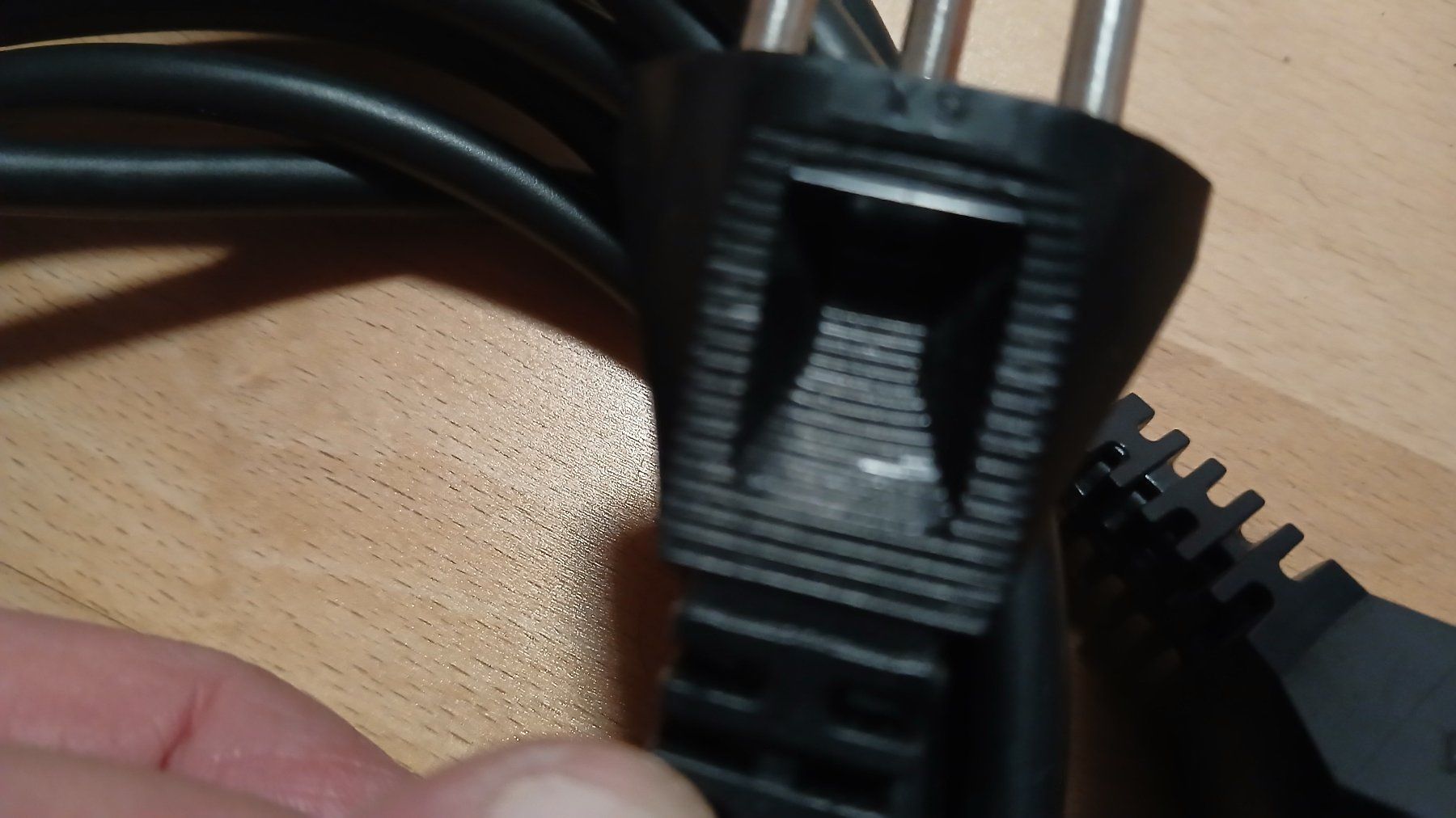 Kabel: Verlängerungskabel 3Fach schwarz 5m – Gebraucht aus hinwil von tho_j6kz 3