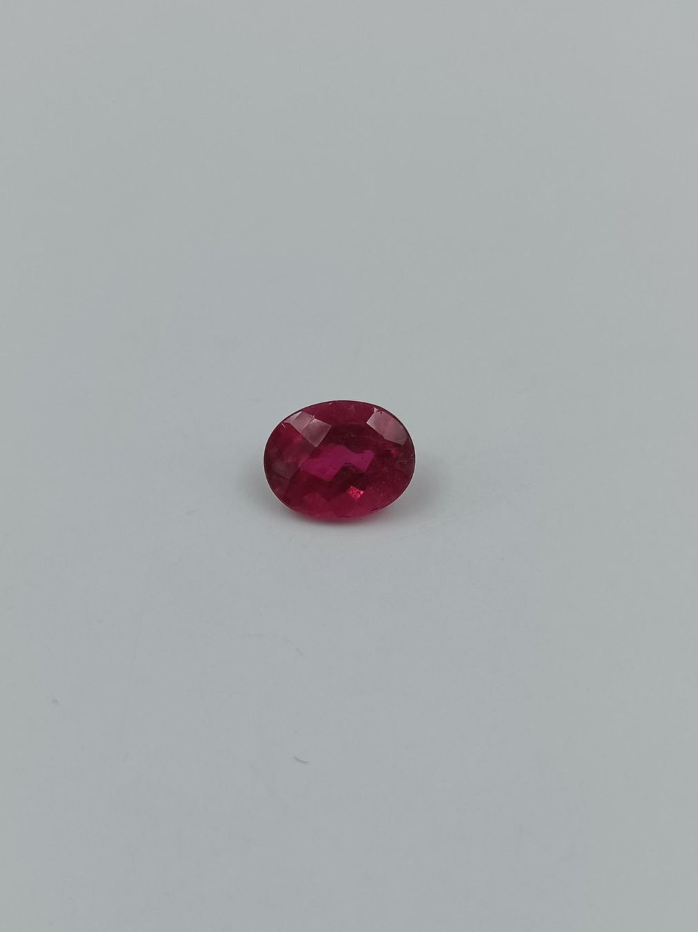 Pietre preziose: 1 PINKER OVALER TURMALIN, 8.500 CT. – Usato da Luzern venduto da EdiGem 5