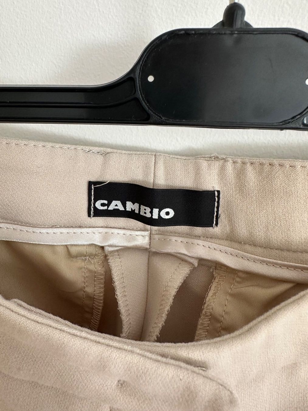 Cambio Pantalons: Cambio Krystal Hose beige Gr. 38 – D'occasion à Triesen par ann_6mxb 1
