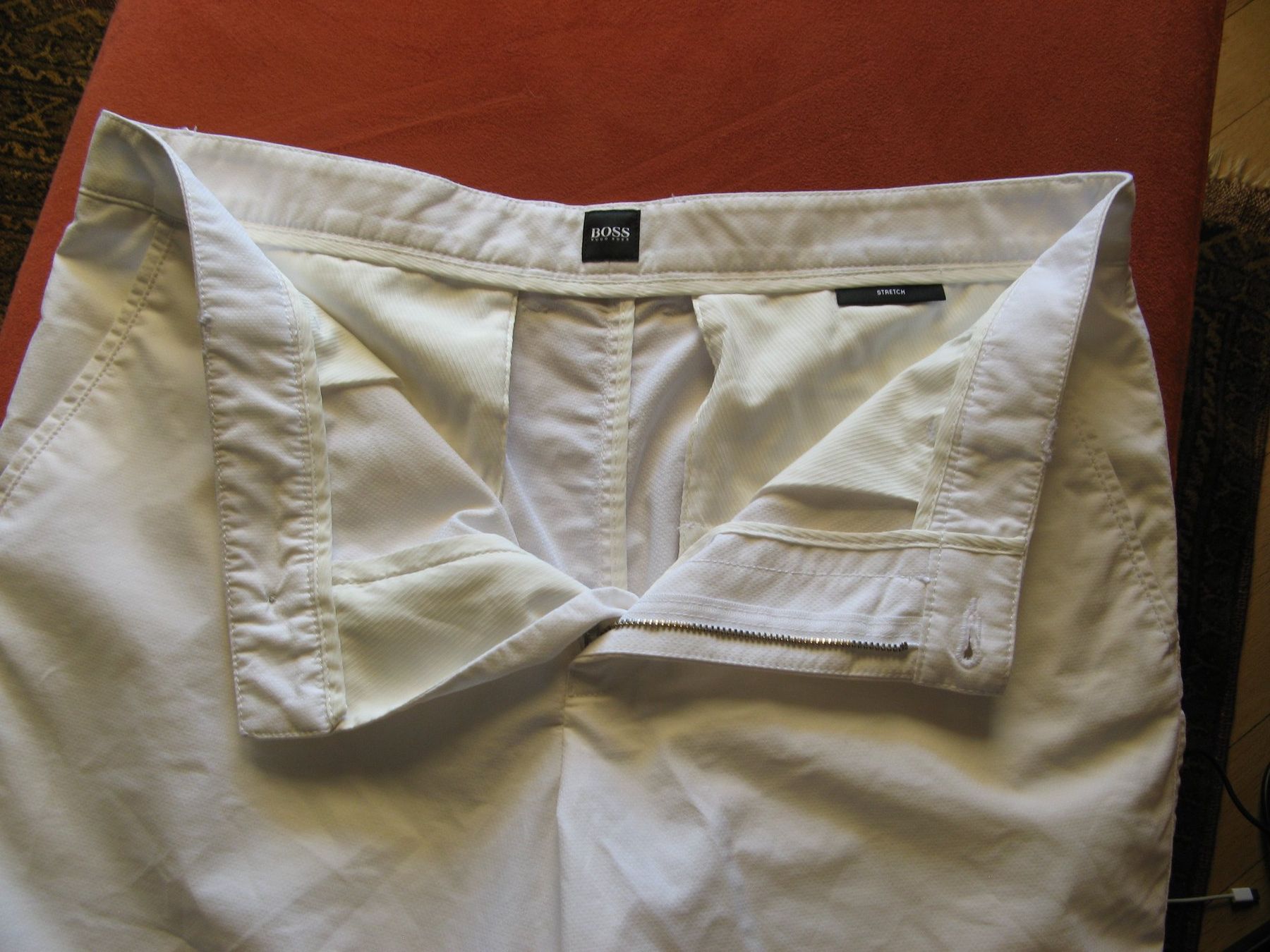 Hugo Boss Hosen: kurze, weisse Boss Shorts – Gebraucht aus Zürich von apil 4
