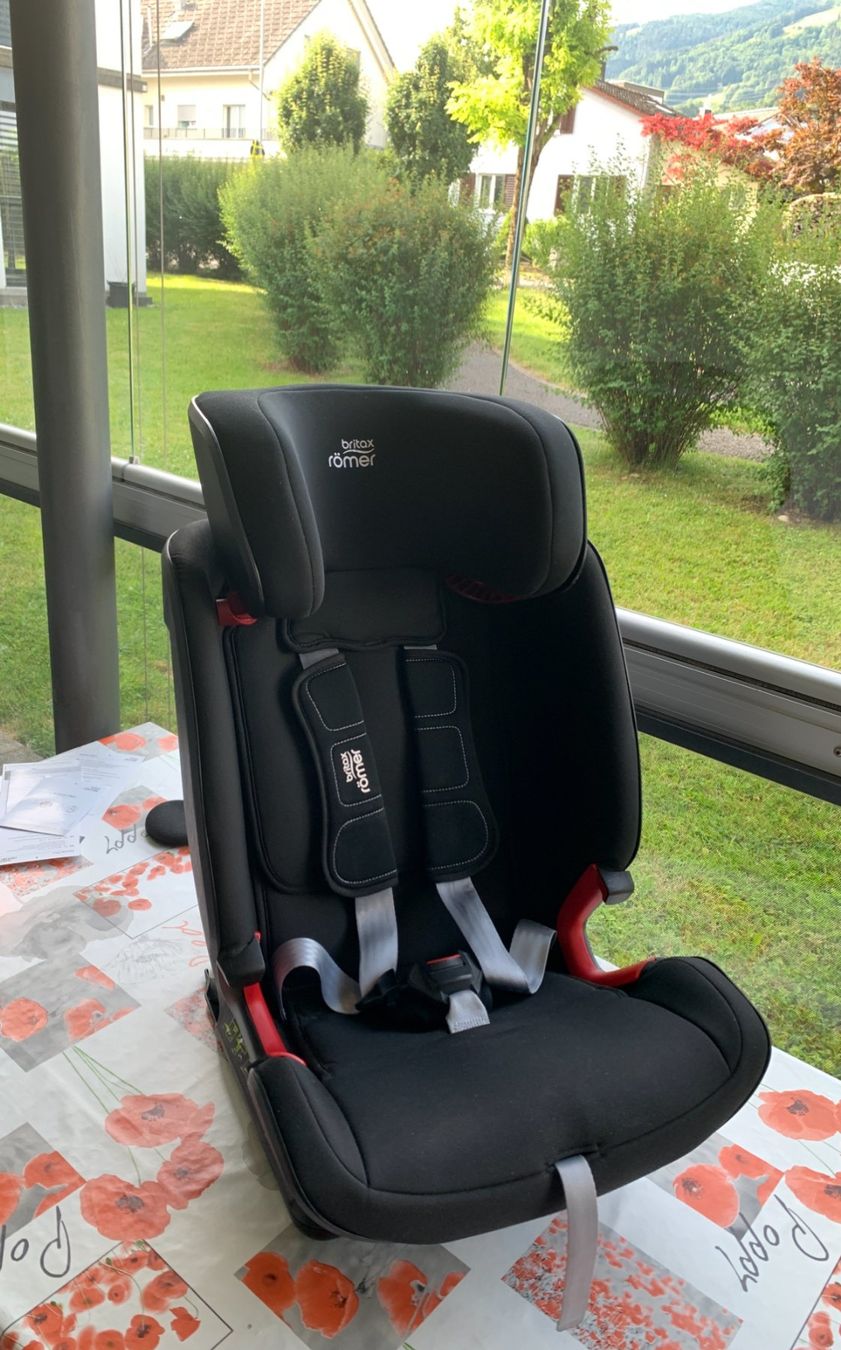 Britax Römer Auto-Kindersitze: Kindersitz Römer Britax Advansafix IV M – Gebraucht aus Lachen SZ von long_gone_gator