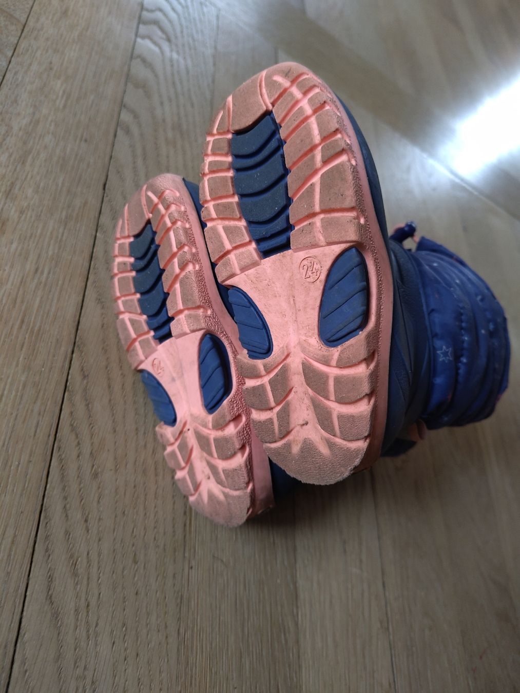 Scarpe per ragazzi: Warme gefütterte Winterstiefel Gr. 24 – Usato da St. Gallen venduto da Wysi 1