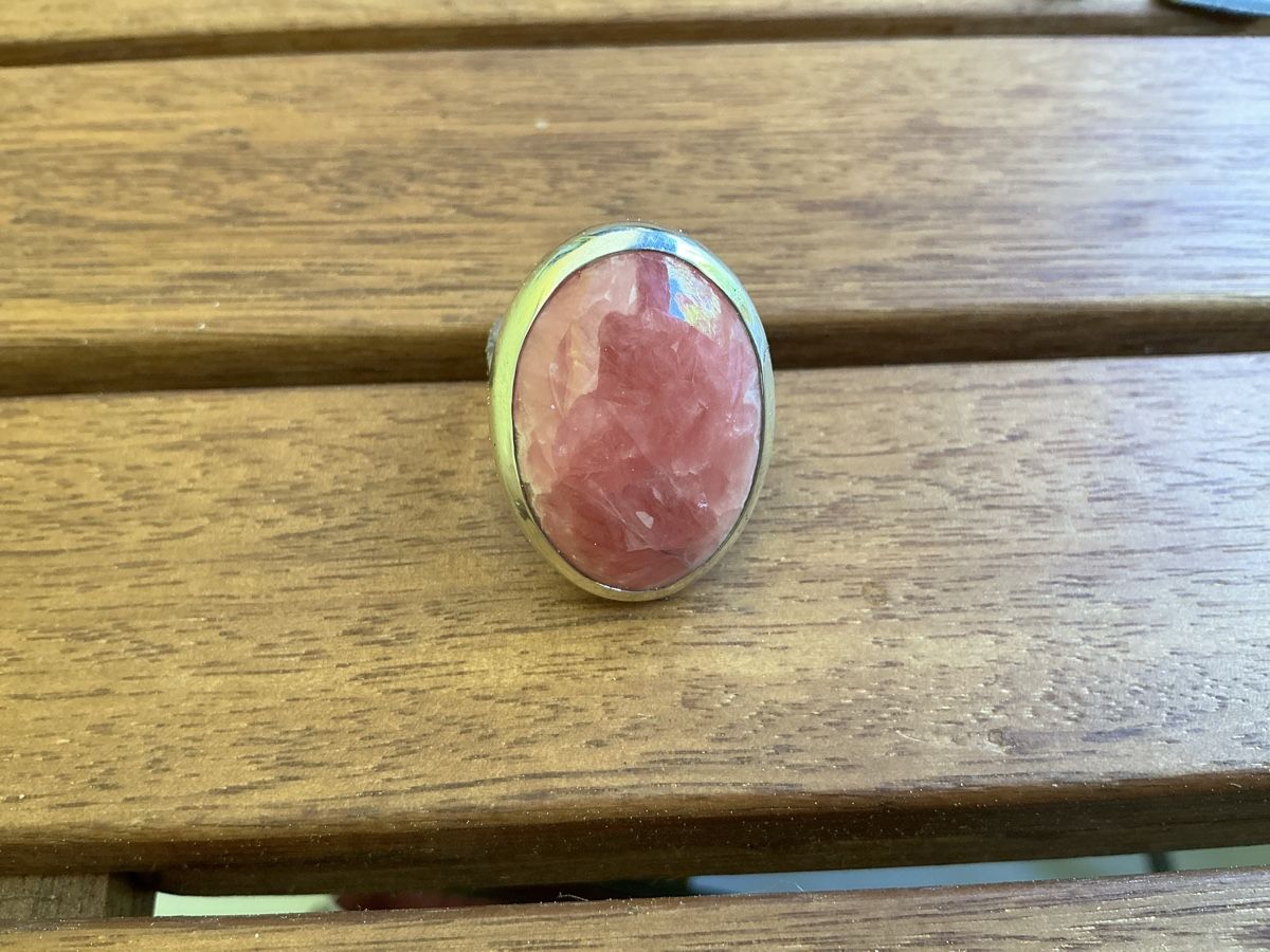 Anelli: Verkaufe Ring mit einem ovalen Rhodochrosit-Edelstein – Usato da Basel venduto da S.Wehrli72