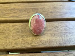 Verkaufe Ring mit einem ovalen Rhodochrosit-Edelstein
