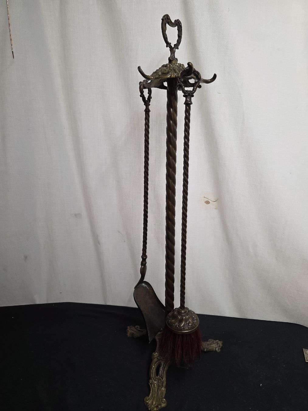 Camini: Antikes Kaminbesteck Set Messing, 3 teilig, Schweiz – Usato da Wolfertswil venduto da Antiko
