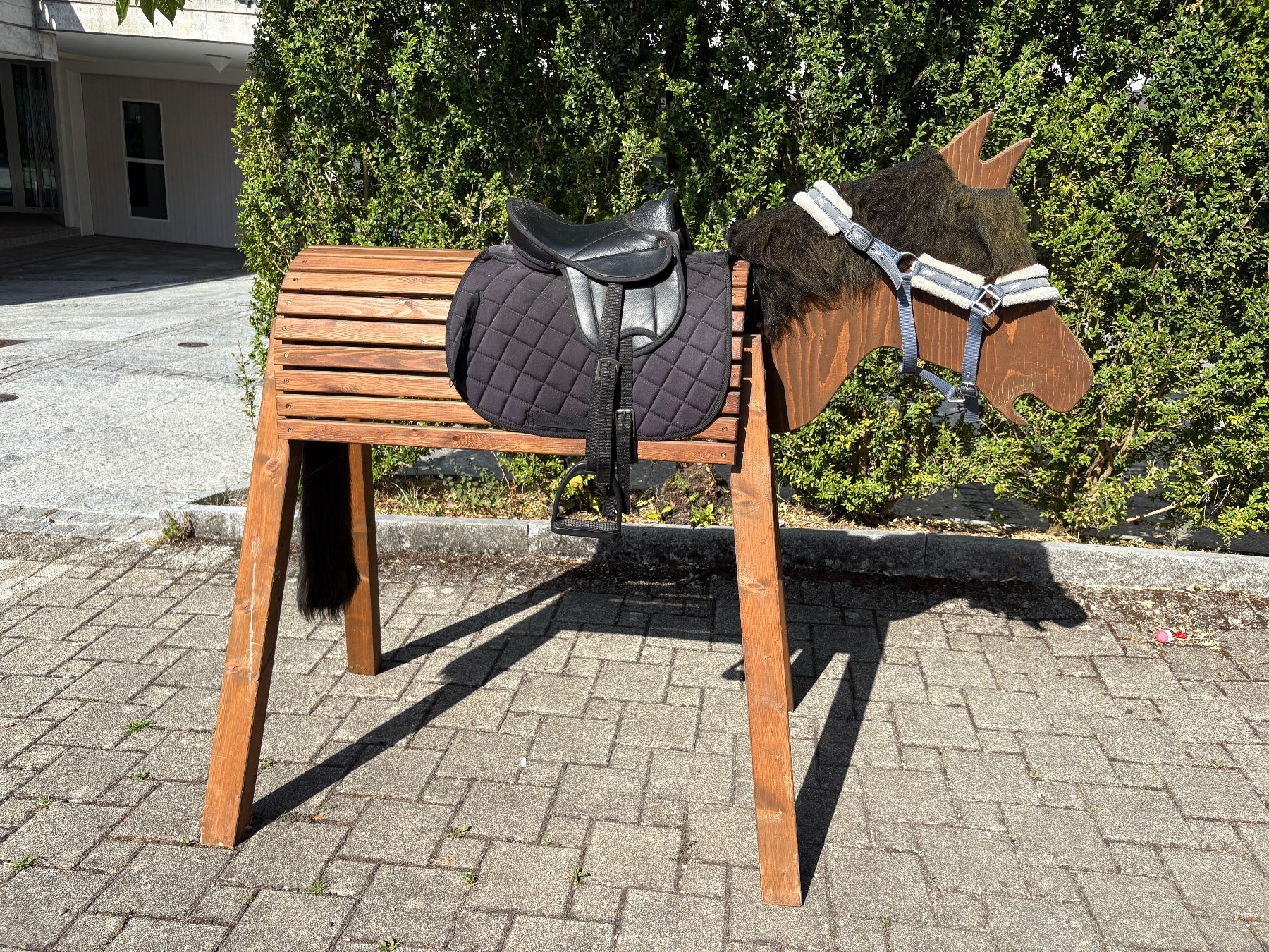 Giocattoli: Holzpferd mit Sattel – Usato da Uster venduto da glmuelle1 1