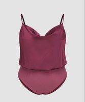 Eleganter bordeauxfarbener Body.