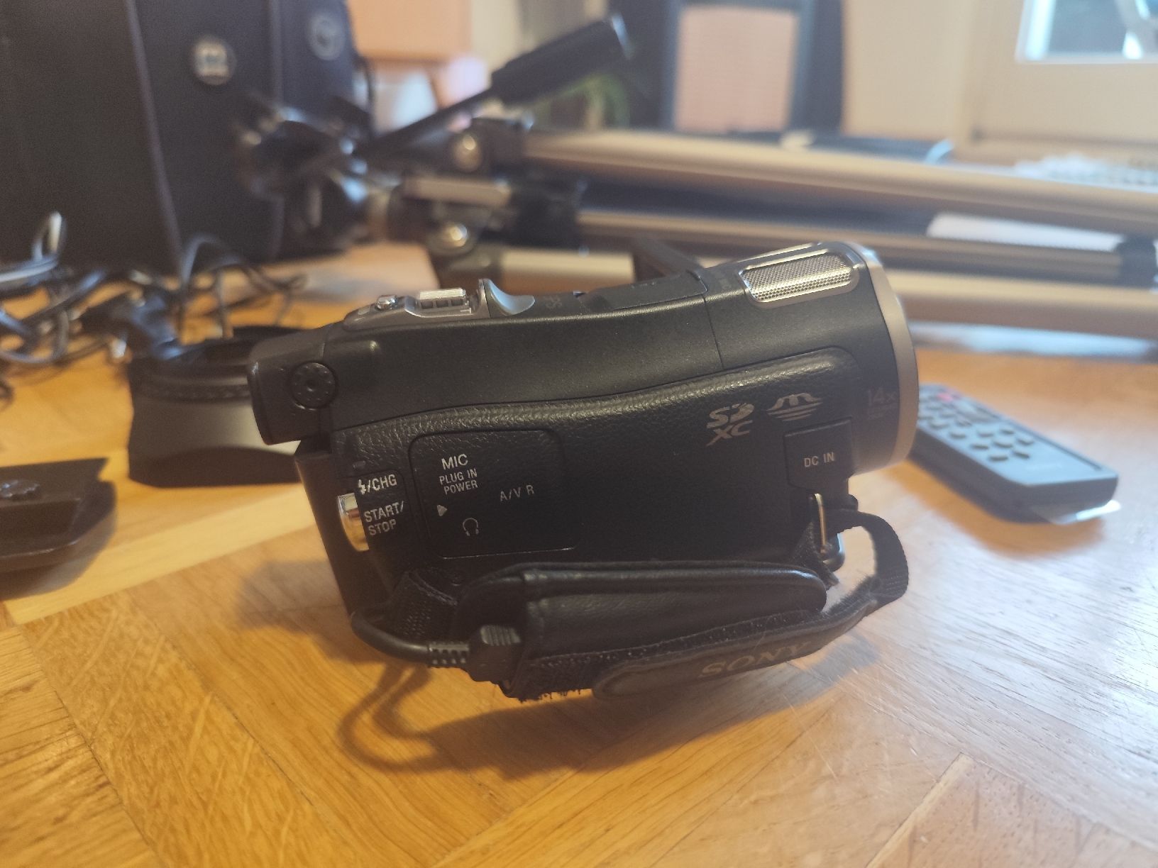 Sony Videocamere: Sony Handycam HDR-CX 700 inkl. Stativ – Usato da Nidau venduto da lpilloud 2