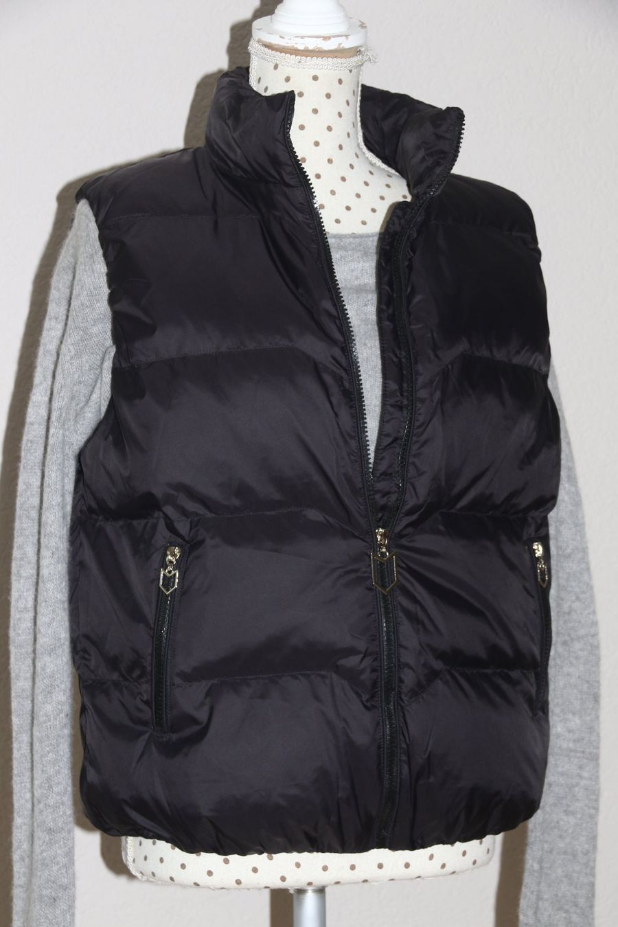 Gilet & Giacche senza maniche: Neue stylische Daunenweste eher Gr.M – Nuovo e nell'imballaggio originale da Oberwil-Lieli venduto da Svetlana28 7