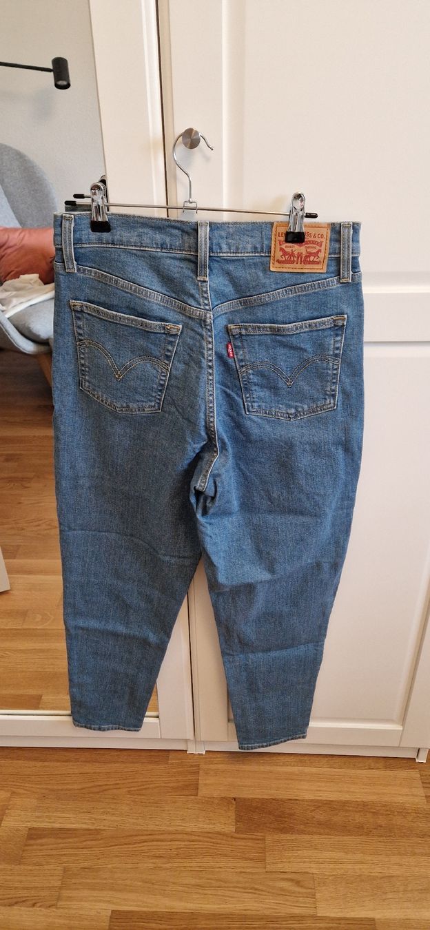 Levi's Jeans: Levis Mom Jeans hellblau 28 – Nuovo (secondo la descrizione) da Zürich venduto da c.line89 1