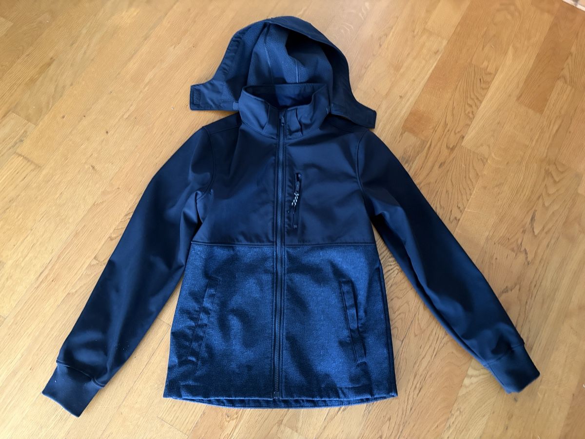 H&M Giacche & Cappotti: Softshelljacke dunkelblau / schwarz Gr 158 / Jungs – Usato da Beromünster venduto da msklef