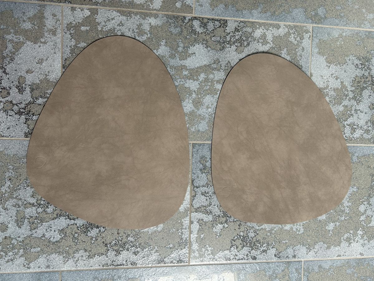 Pfister Set di tavolo e panche: 2 Tischset in grau von Pfister Neu! – Nuovo (secondo la descrizione) da Allschwil venduto da meeresperle