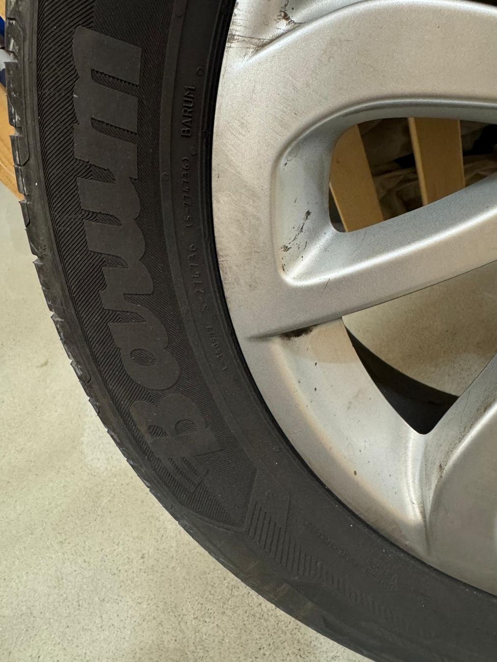 Renault Pneumatici & Ruote complete: 4 x Renault Scenic DCI Räder – Usato da Menziken venduto da lad_7p5c 4