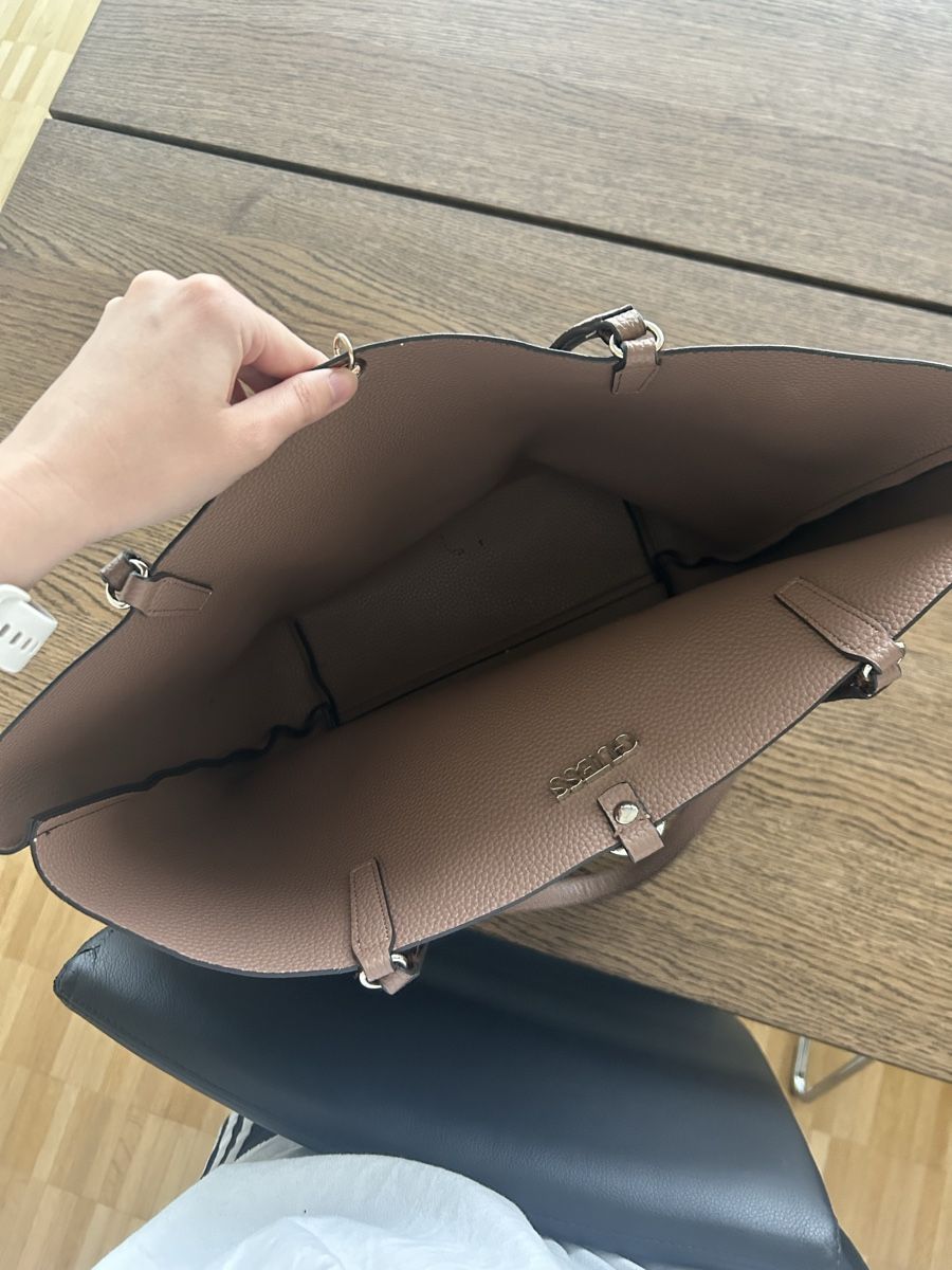 Guess Borse da donna: Guess Handtasche, leichte Gebrauchsspuren – Usato da Basel venduto da maura.bachmann 1