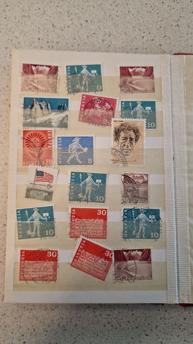 Tous les timbres: Briefmarkensammlung Divers #9 – D'occasion à Horw par Aquim