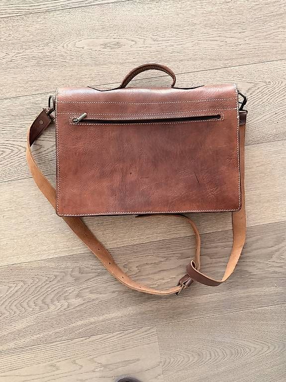 Taschen: Neu ledertasche _ Seitentasche – Gebraucht aus Kriens von shibydema