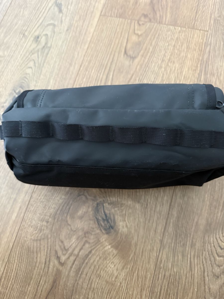 North Face Custodie per cosmetici: The North Face Reisewaschbeutel – Usato da Sumiswald venduto da sonrisa70 3
