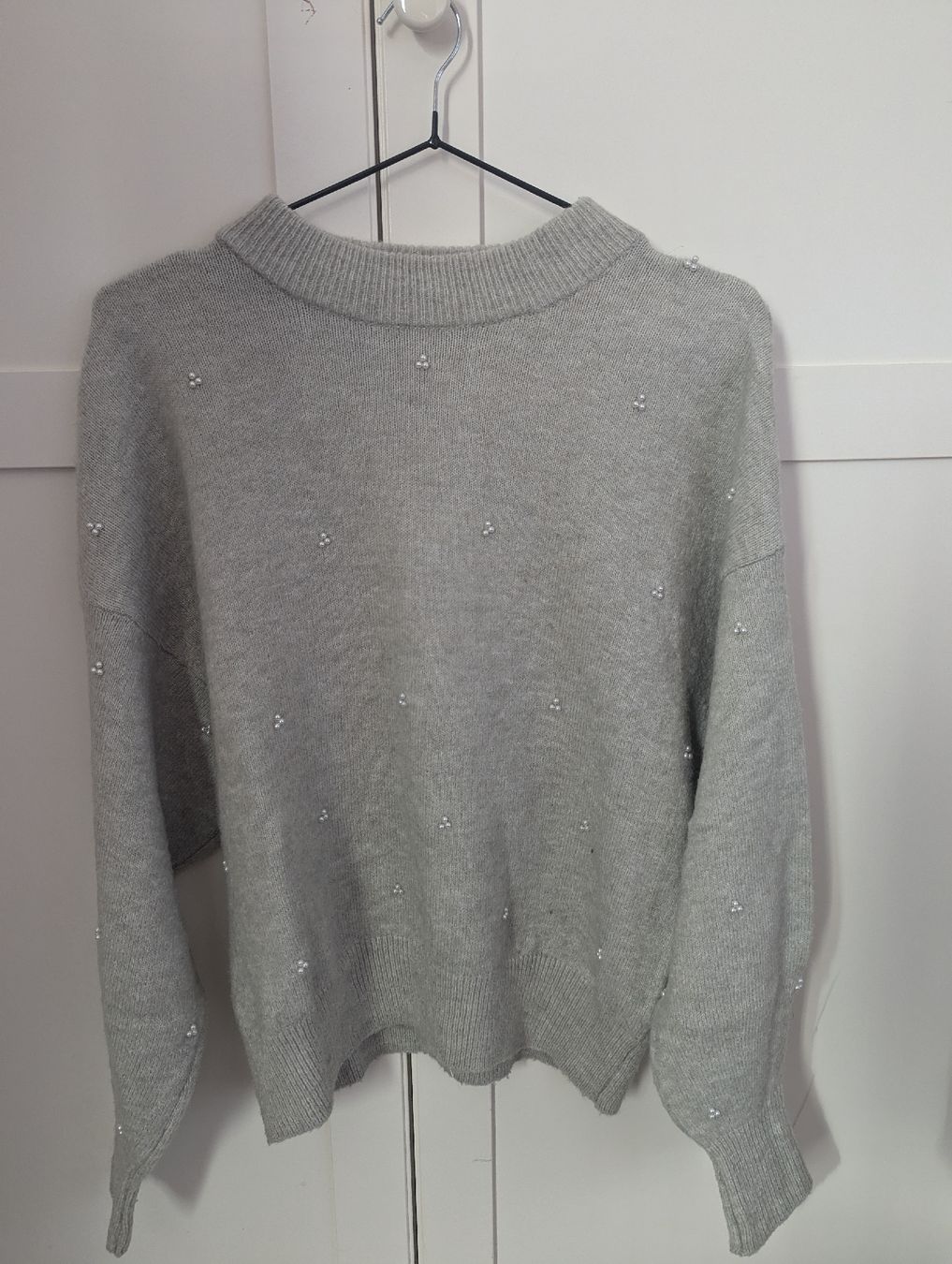 H&M Pullover & Sweatshirts: Cozy Grey Pearl Pullover H&M - Size XS – Gebraucht aus Schlieren von maseam