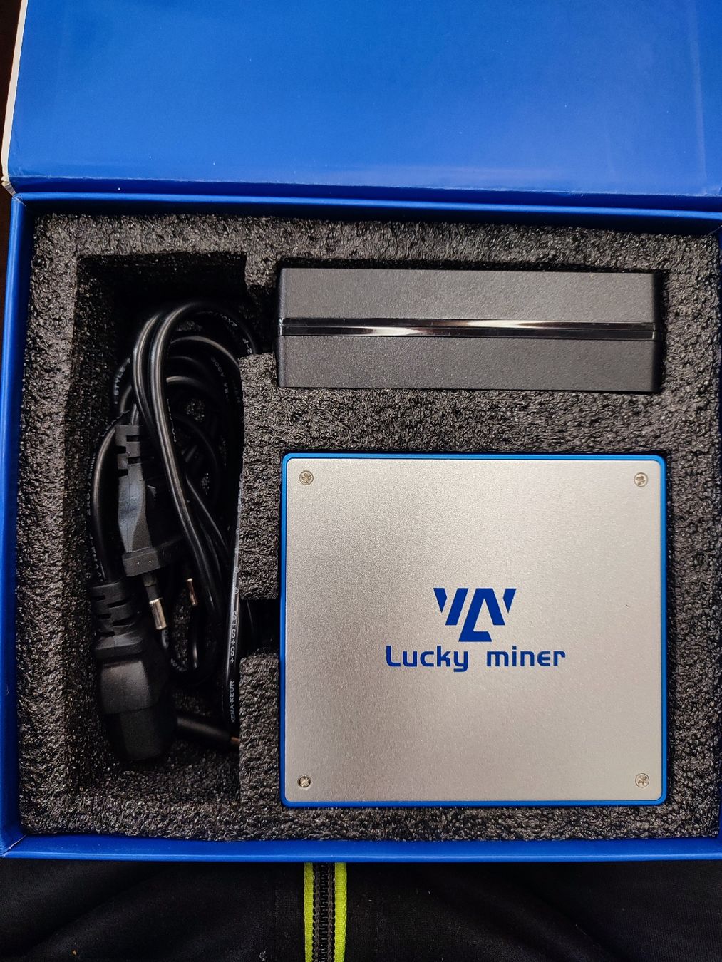 Bitcoin miner Lucky miner LV07 (Gebraucht) in Schwanden-Brienz für CHF 80 –  mit Lieferung auf Ricardo kaufen