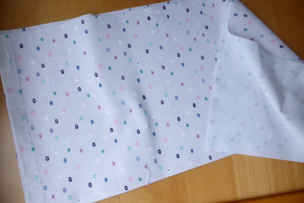 BW Stoff Farbige Tupfer auf lila Grund 48 x 125 cm 1